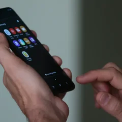 Entenda os riscos do Carnaval para o seu celular e como proteger seus dados de fraudes e golpes financeiros - Foto: T&acirc;nia R&ecirc;go/Ag&ecirc;ncia Brasil