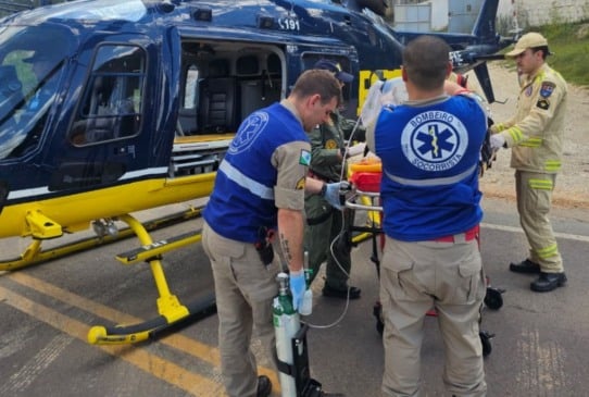 PRF realiza resgate aeromédico de idoso atropelado em rodovia no Paraná