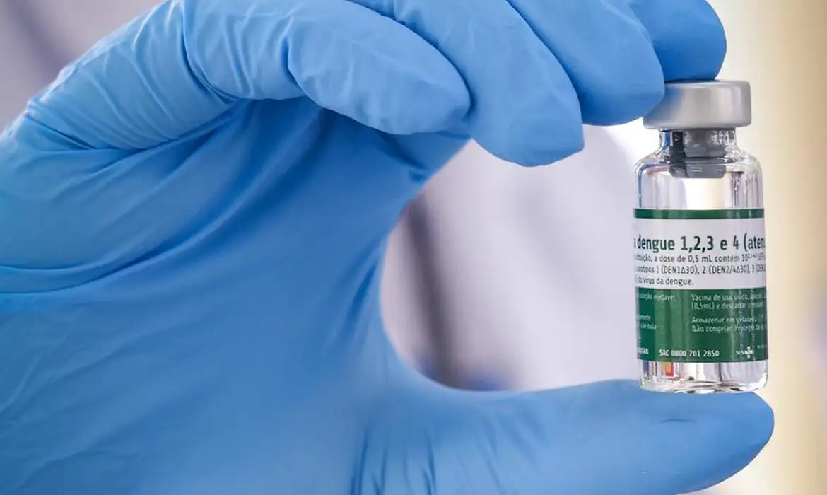 Saiba sobre a vacinação contra a dengue para profissionais da saúde. 650 mil doses já foram enviadas em todo o Brasil - Foto: Walterson Rosa/MS Saiba sobre a vacinação contra a dengue para profissionais da saúde. 650 mil doses já foram enviadas em todo o Brasil - Foto: Walterson Rosa/MS