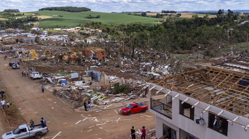 A Política de enfrentamento às mudanças climáticas busca proteger a comunidade escolar no Paraná. Descubra como isso será realizado - Foto: Roberto Dziura Jr/AEN A Política de enfrentamento às mudanças climáticas busca proteger a comunidade escolar no Paraná. Descubra como isso será realizado - Foto: Roberto Dziura Jr/AEN