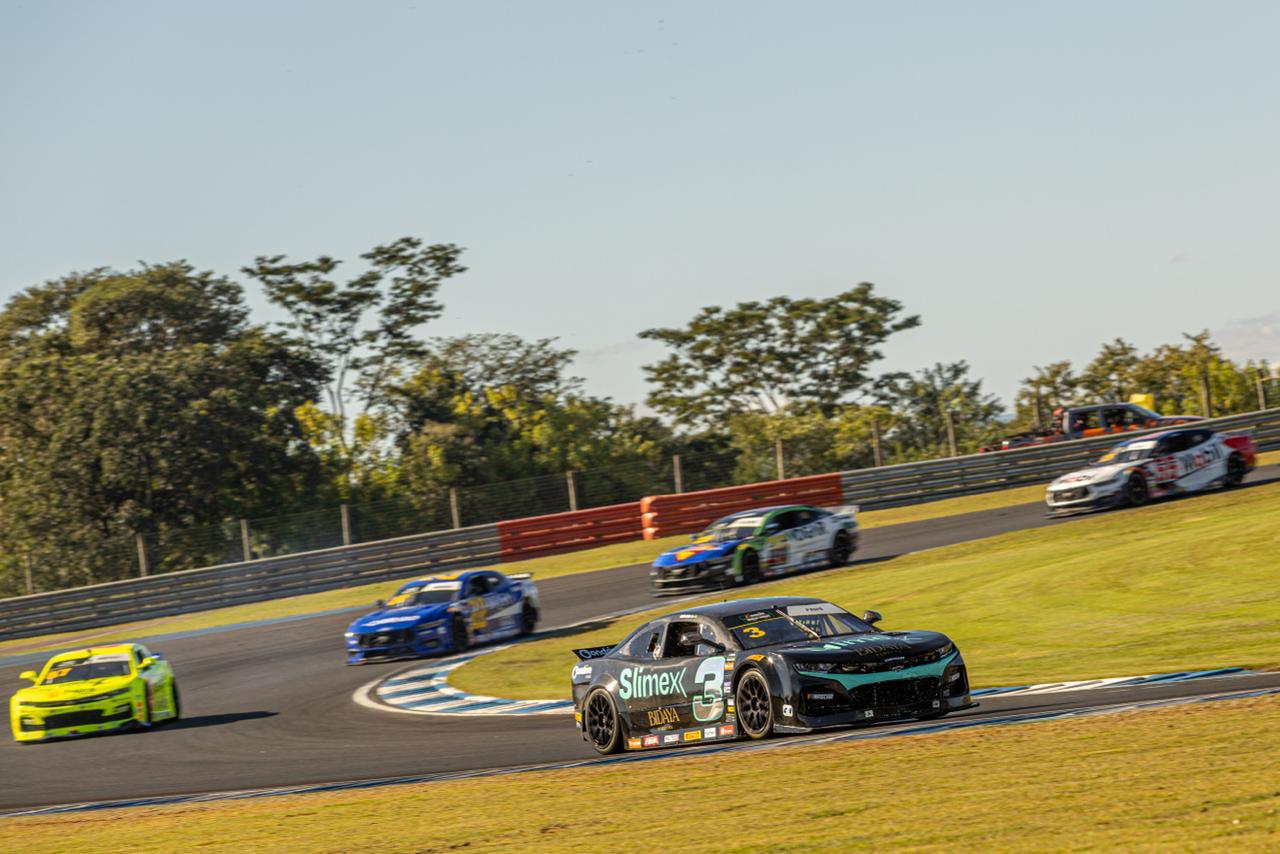 Após boa estreia, Firás Fahs disputará a Nascar Brasil até o fim da temporada - QTU Questões do Universo