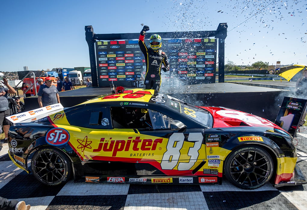 Casagrande é o novo líder da Nascar - QTU Questões do Universo