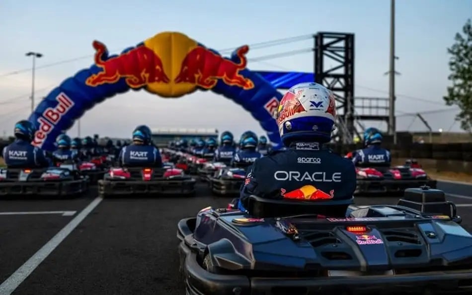 Verstappen encara 100 pilotos - QTU Questões do Universo