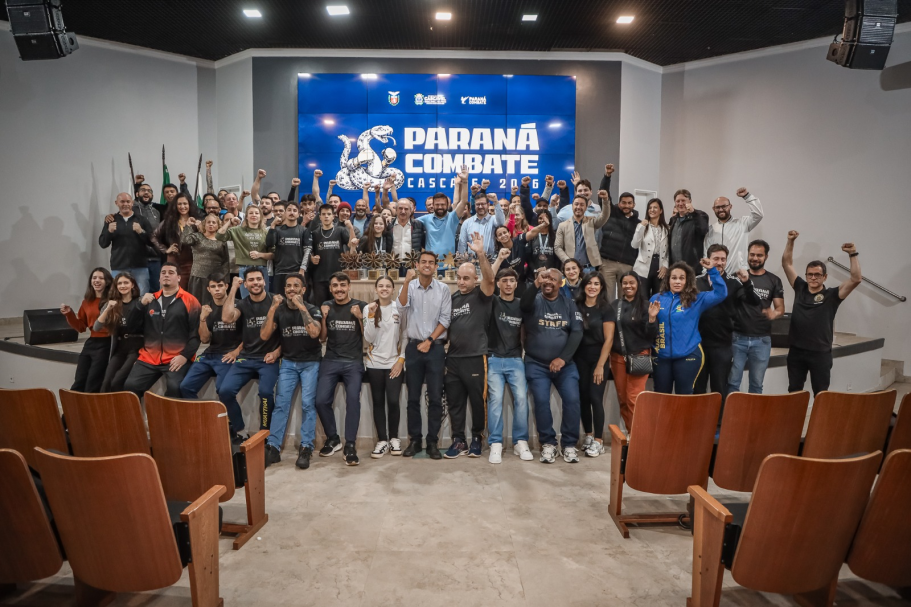 Cascavel homenageia atletas e técnicos pelo pentacampeonato no Paraná Combate - QTU Questões do Universo