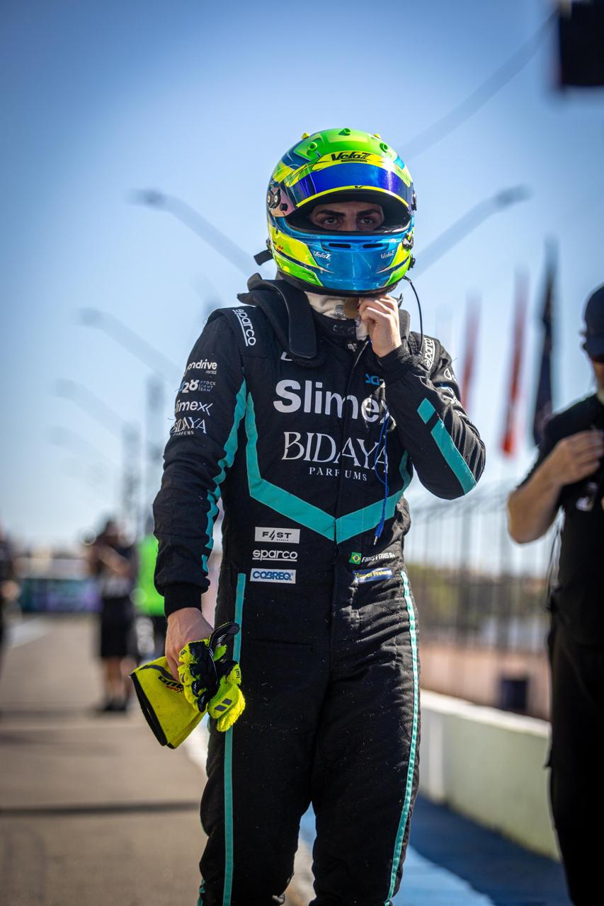 Firás Fahs corre pela 1ª vez em um oval