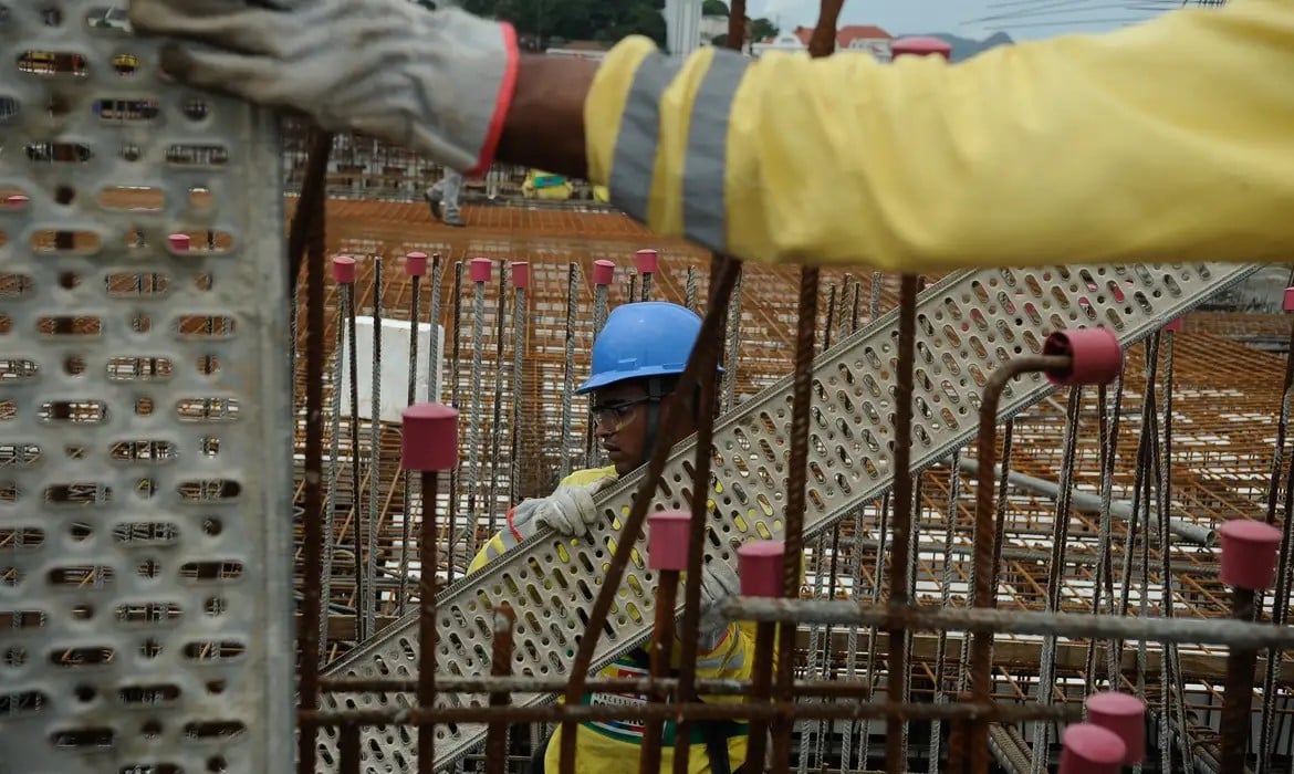 Construção perde ritmo, emprego cai e empresários reduzem investimentos