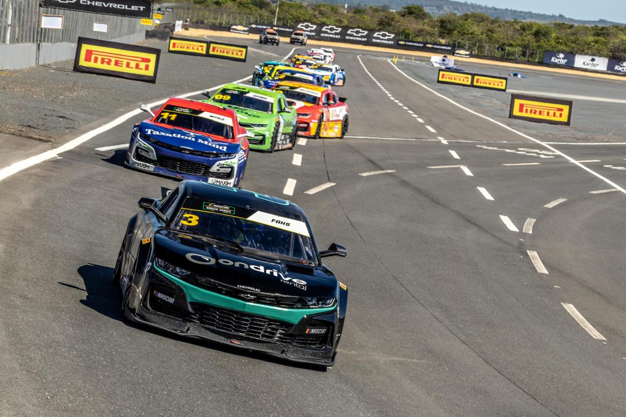 Firás Fahs tem seu melhor desempenho na Nascar Brasil