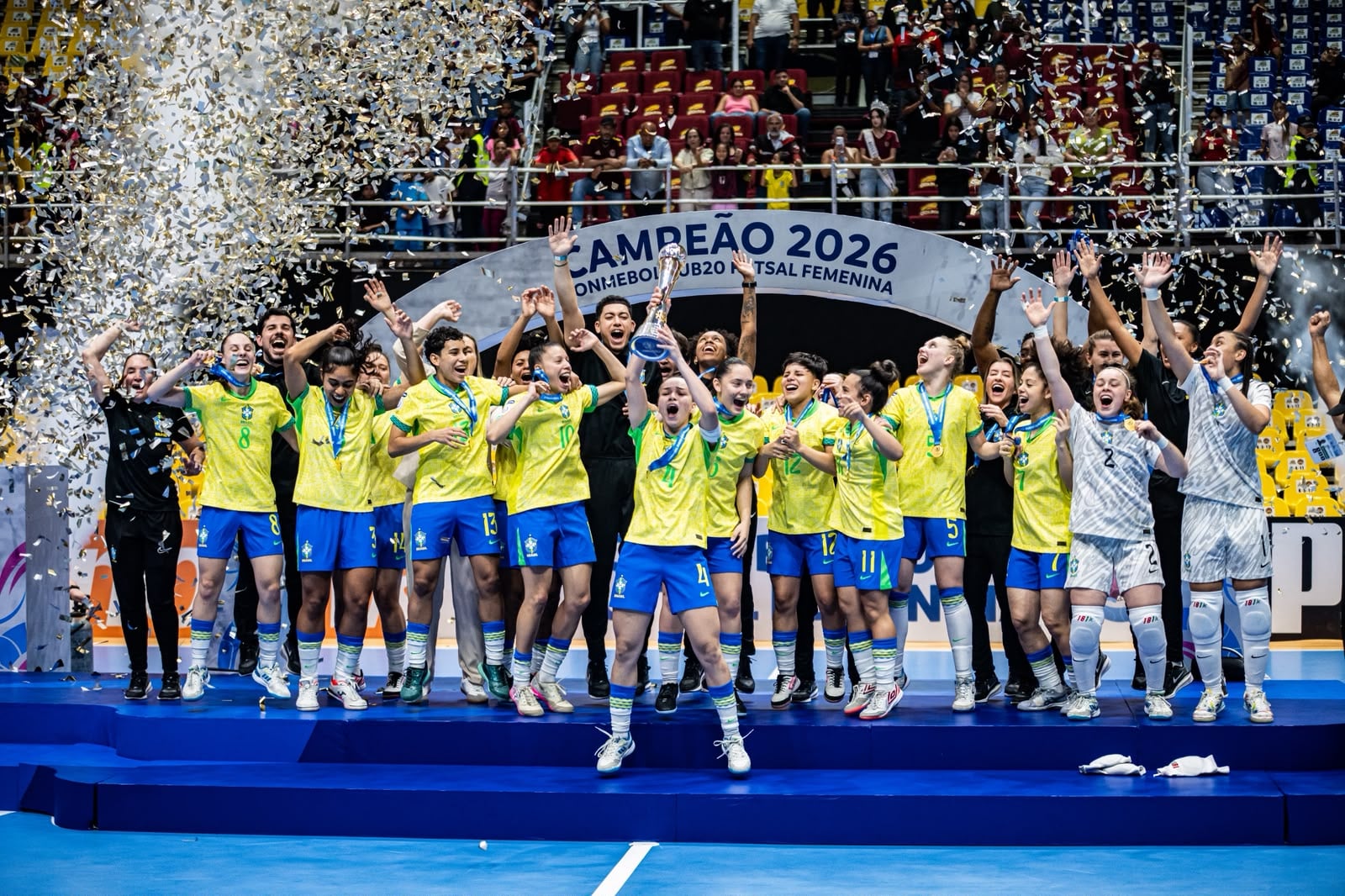 Atletas do Stein Cascavel Futsal retornam ao Brasil após tetracampeonato no Sul-Americano Sub-20
