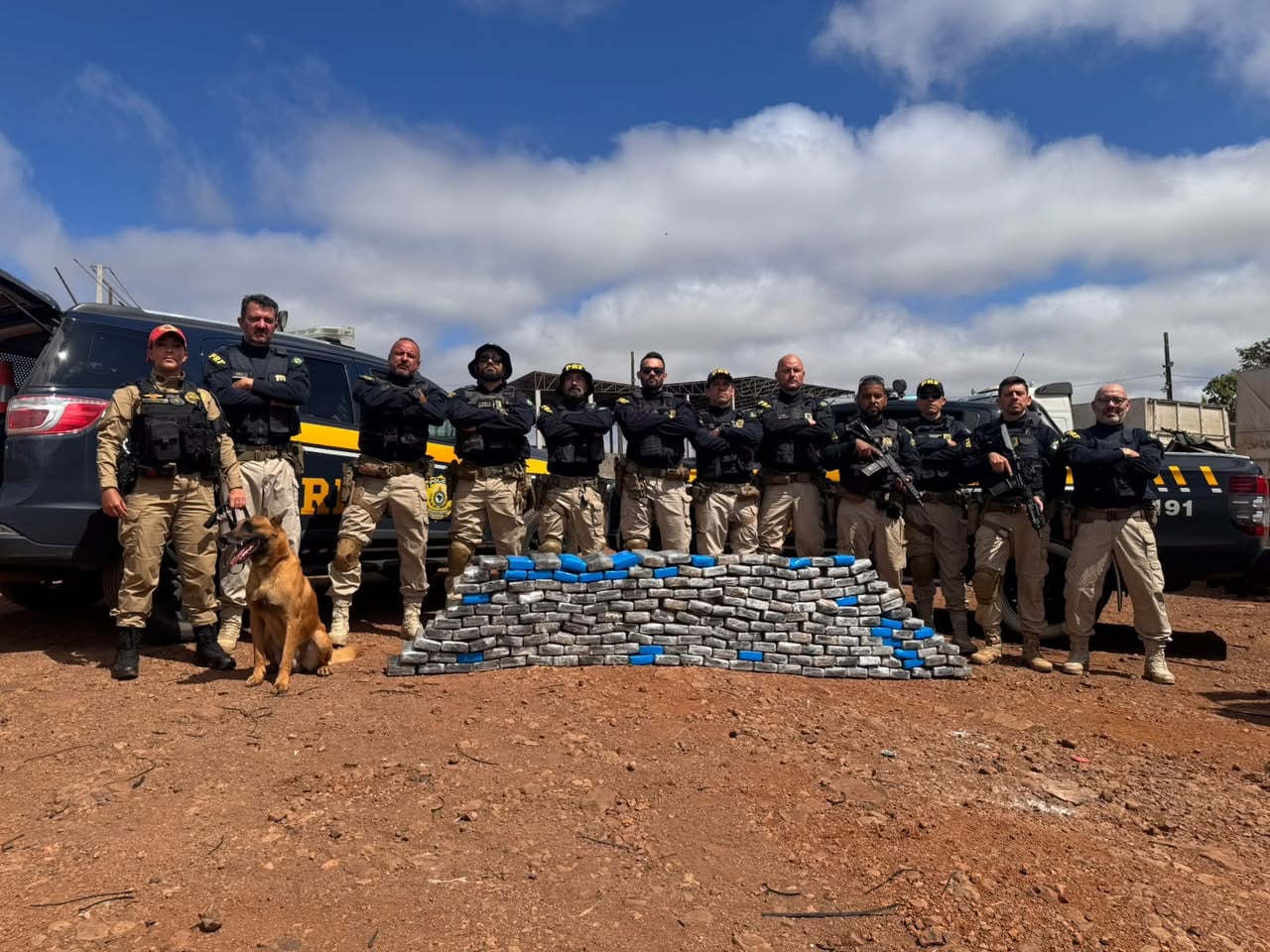240 kg de cocaína são encontrados escondidos em pneus de carreta em Santa Tereza do Oeste