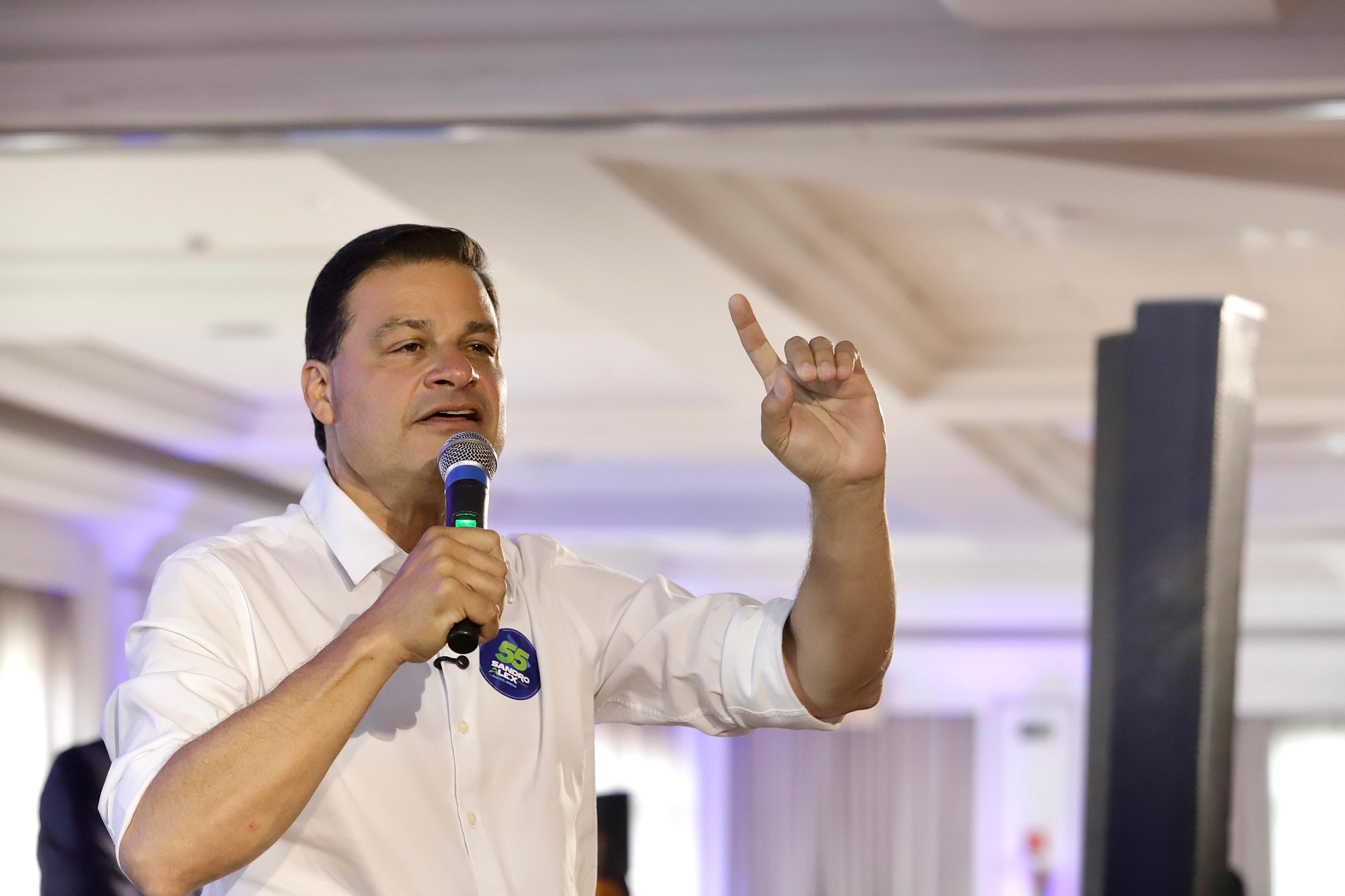 Sandro Alex defende ampliação de escolas cívico-militares, bilíngues e em tempo integral