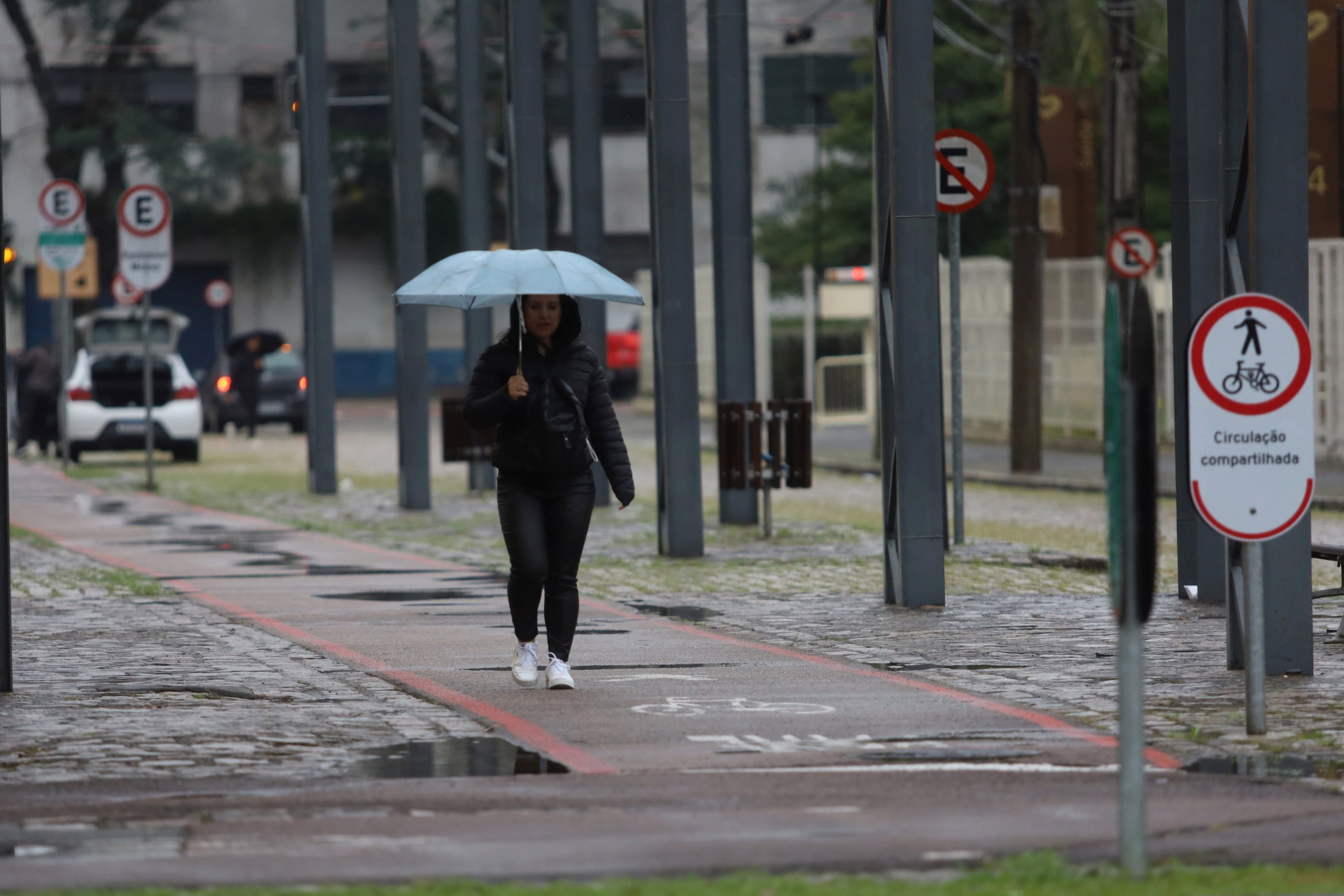 Semana começa com temporais e termina com sol e temperaturas acima dos 30°C no Paraná