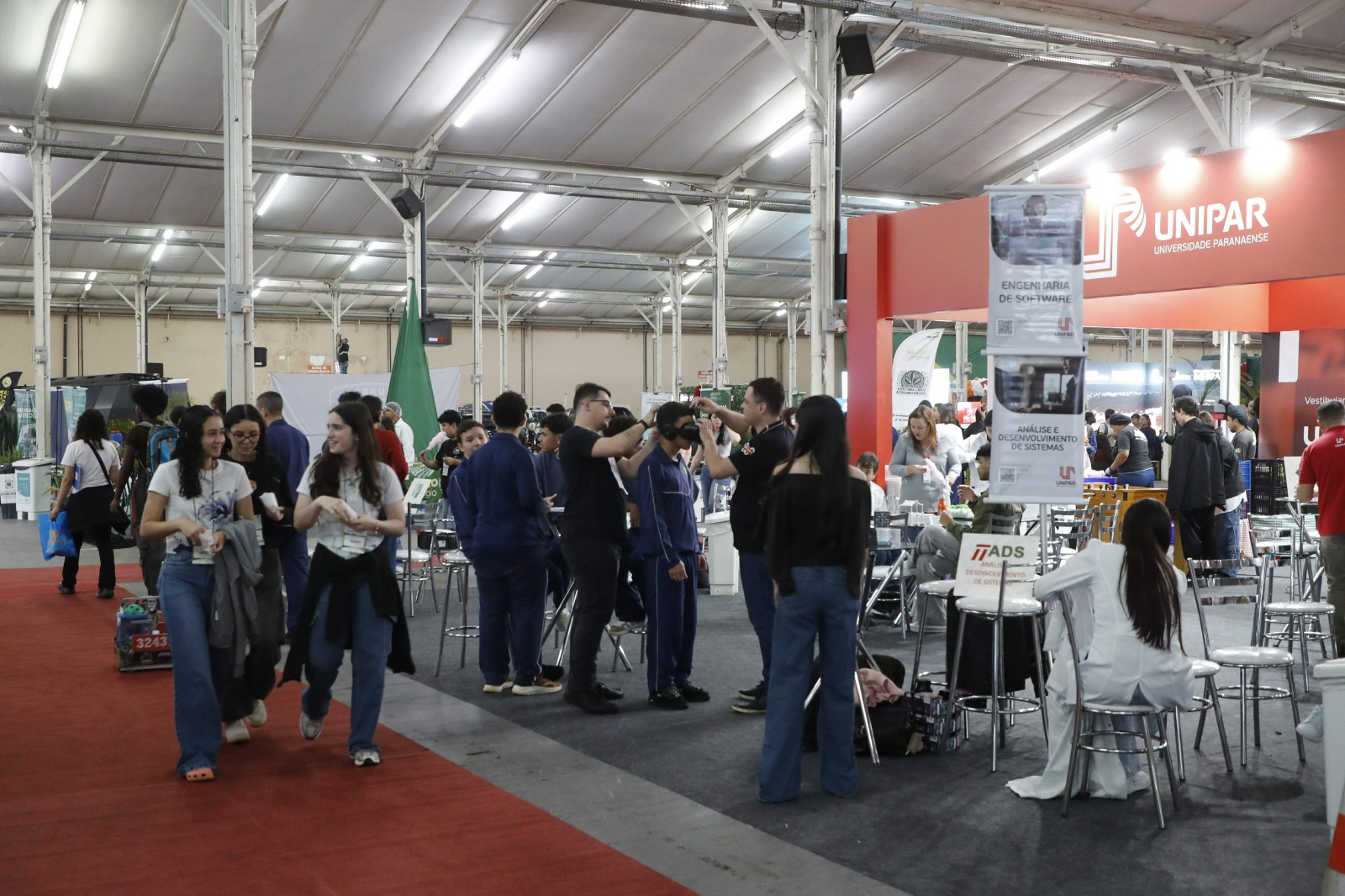 5ª Feira das Profissões reúne experiências e oportunidades para estudantes em Cascavel