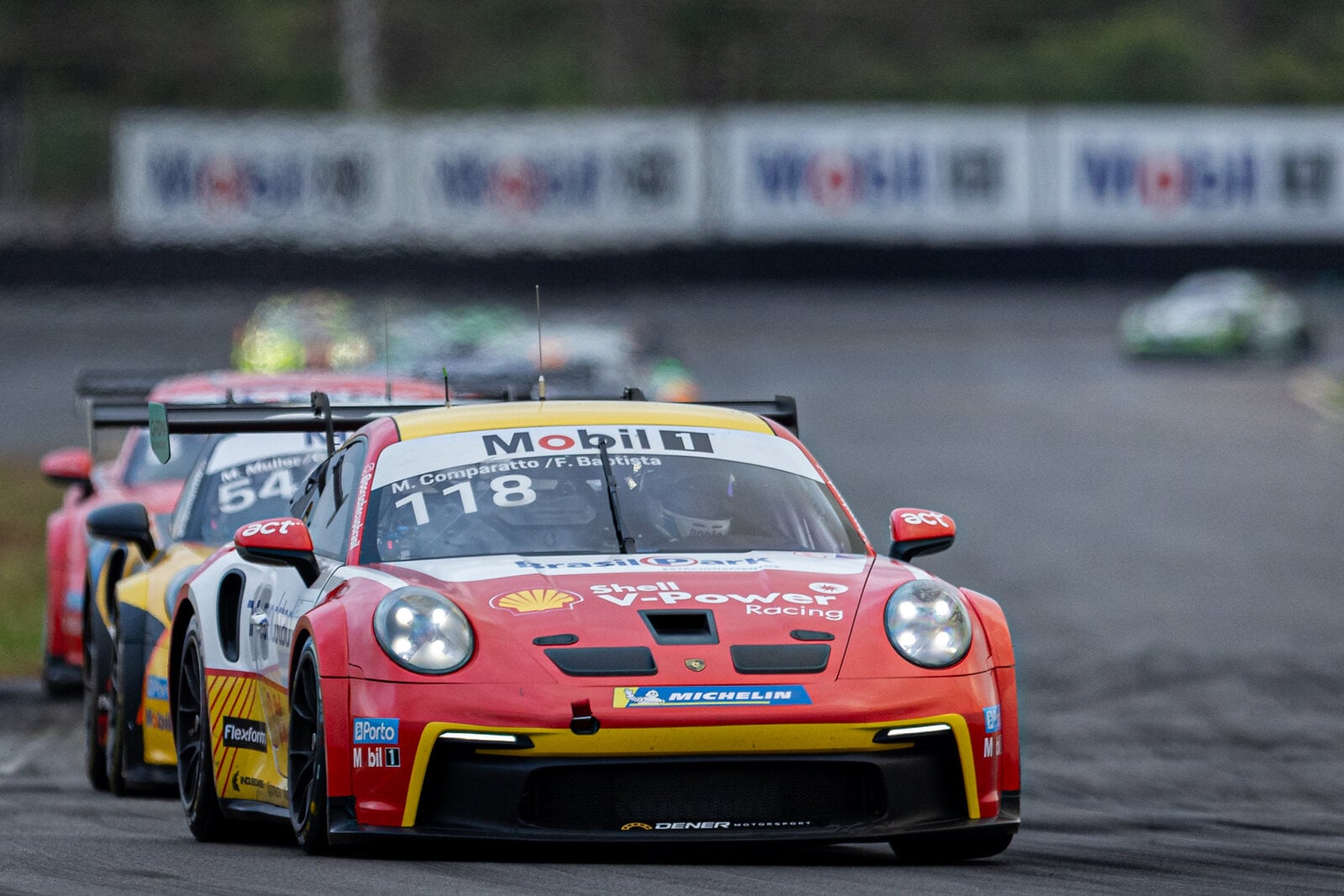 Comparatto e Baptista vencem na Porsche