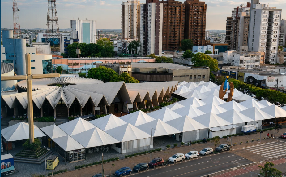 Festa da Padroeira abre praça de alimentação neste sábado