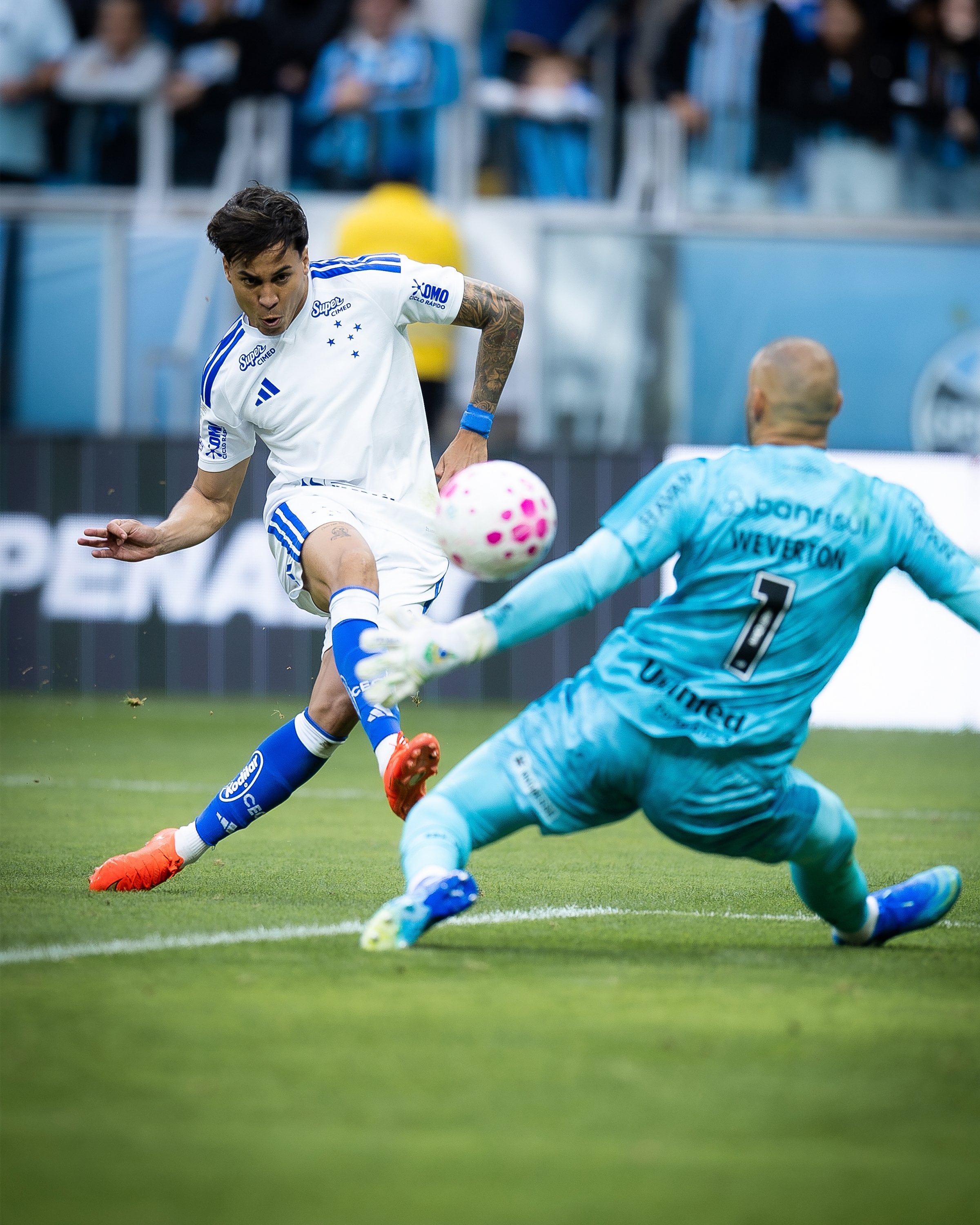 Cruzeiro mira G3 contra desesperado Remo