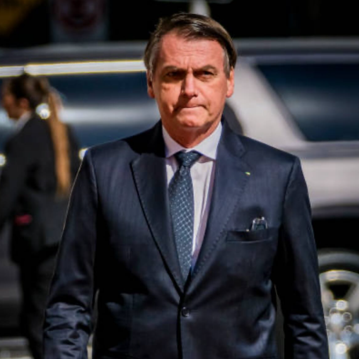 Defesa cita novos fatos e pede revisão da condenação de Bolsonaro