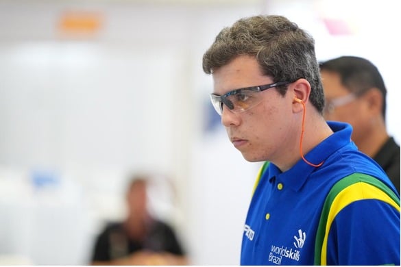 Jovem cascavelense conquista Medalha de Excelência na maior competição de profissões técnicas