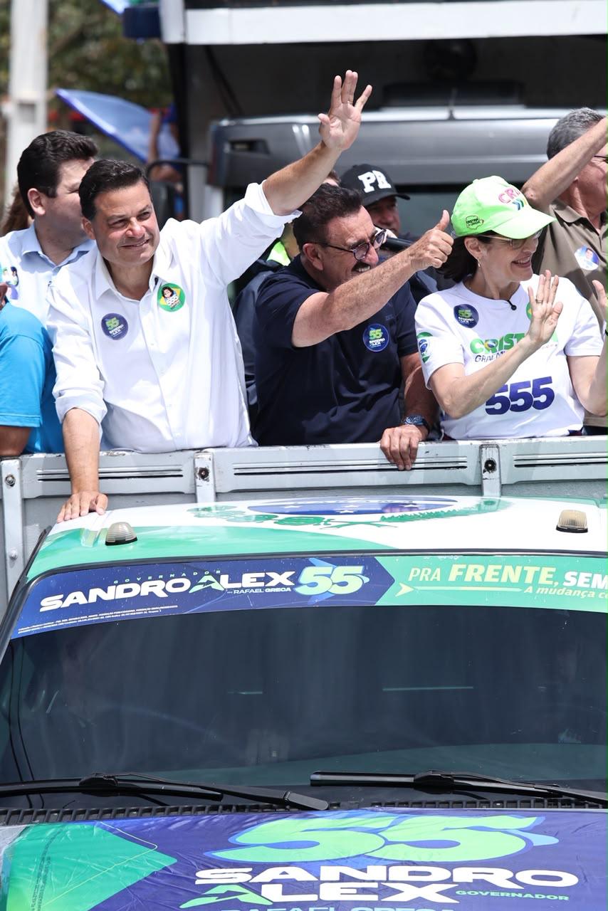 Sandro Alex faz carreata em Cascavel e celebra crescimento na reta final