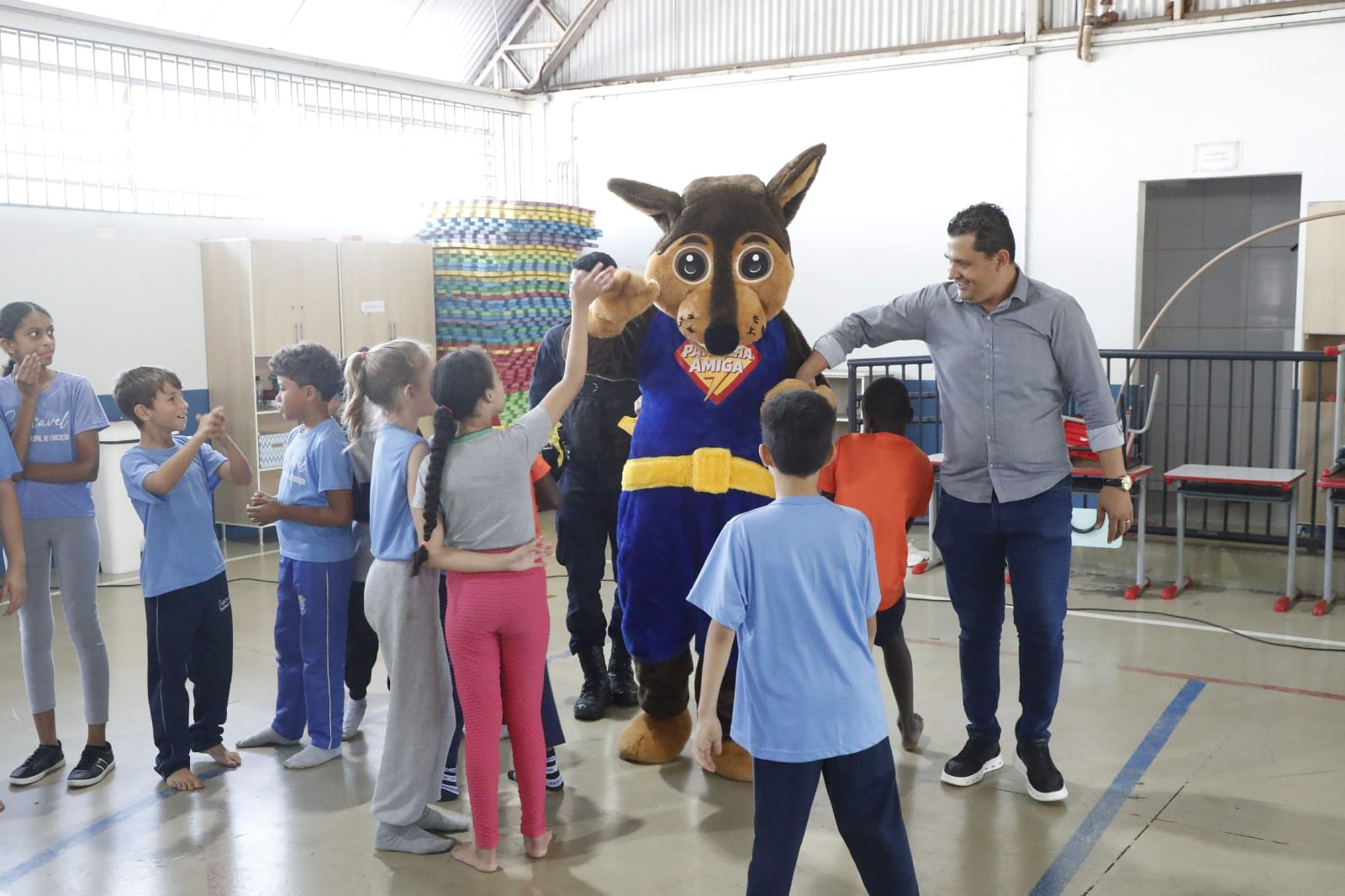 Patrulha Amiga leva diversão e conscientização sobre drogas e álcool a alunos de Cascavel