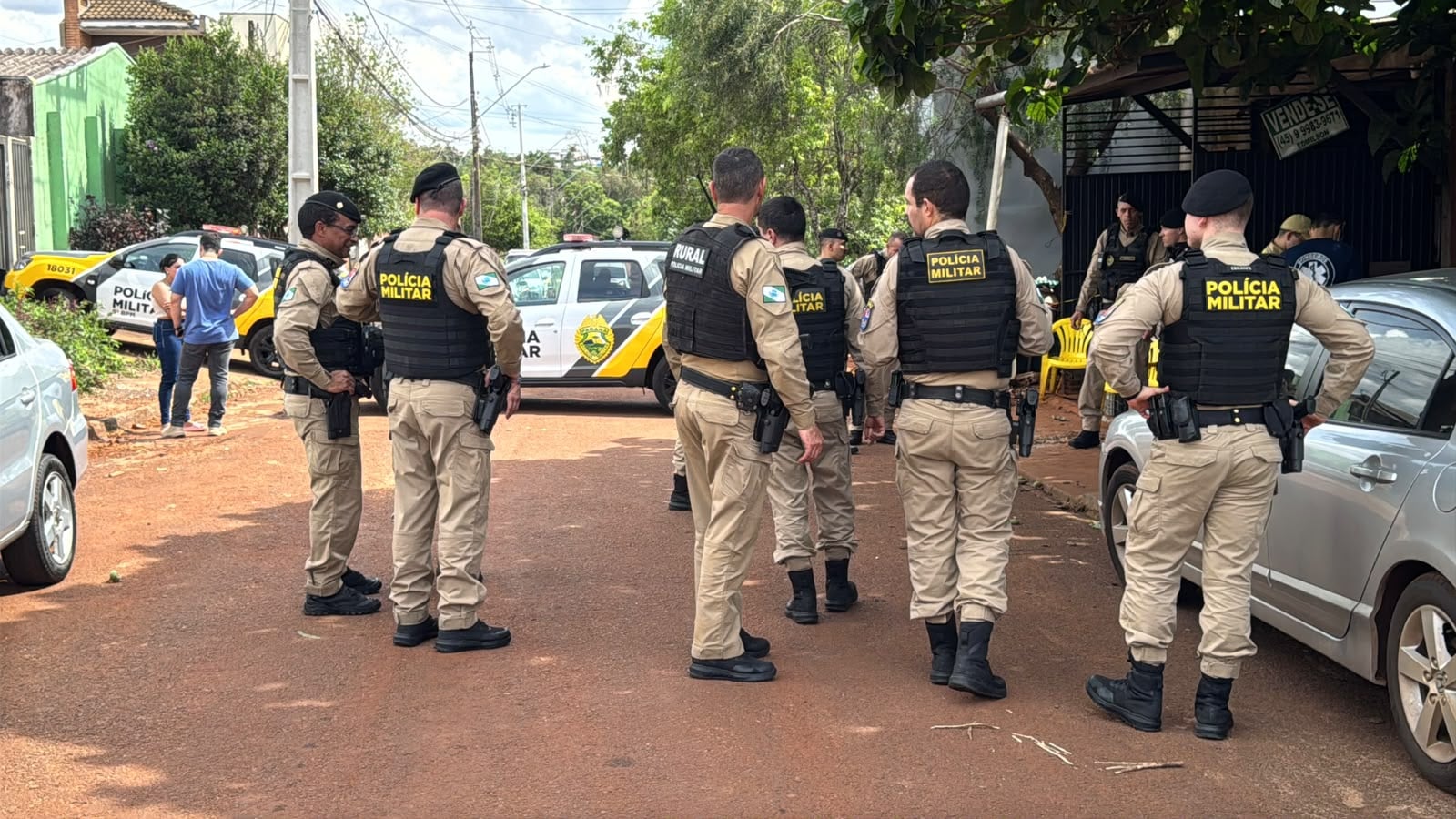 Homem é morto a tiros e polícia encontra fuzil dentro de residência em Cascavel