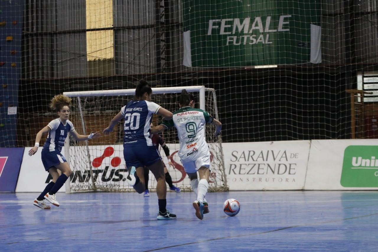 Stein Cascavel vence Female de virada e abre vantagem na semifinal da LFF