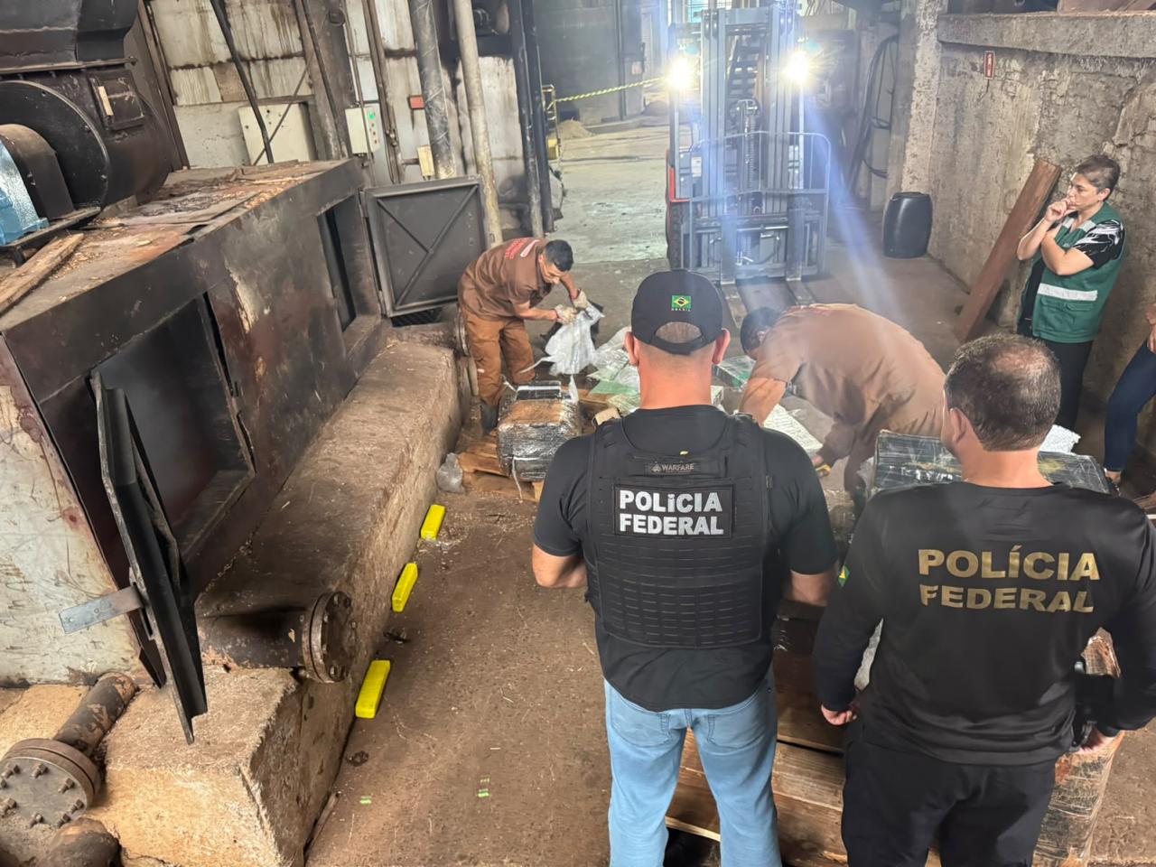 Polícia Federal incinera mais de 10 toneladas de drogas apreendidas na Tríplice Fronteira