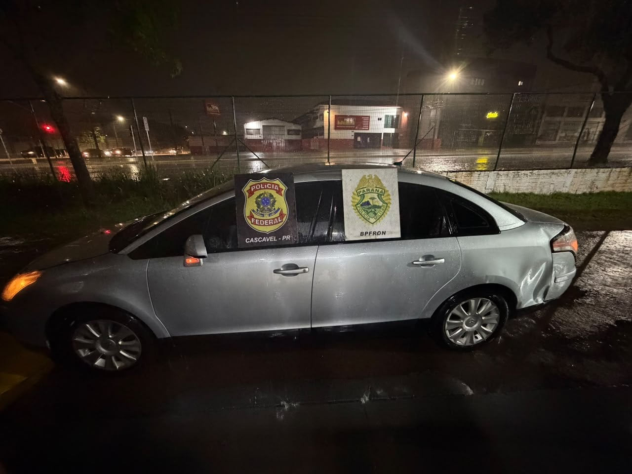 BPFRON e Polícia Federal apreendem 136 quilos de maconha na BR-277 em Santa Tereza do Oeste