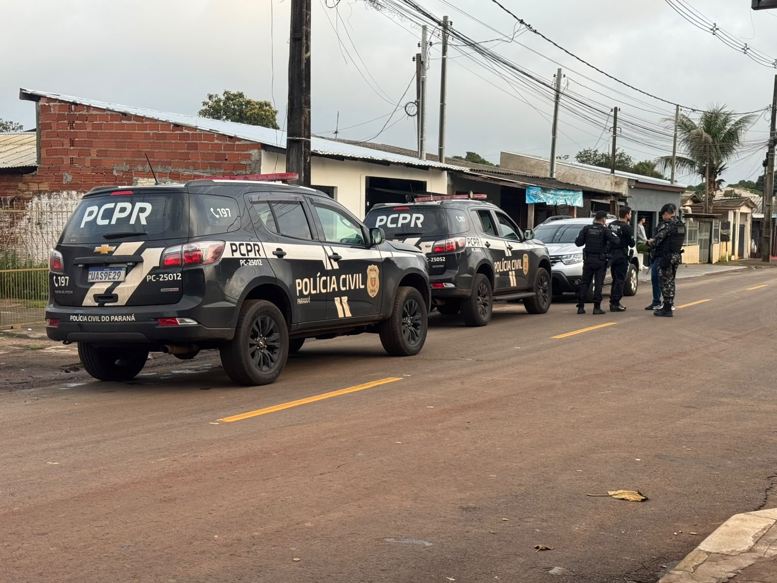 Polícia Civil prende dois suspeitos de integrar grupo especializado em furtos de caminhonetes Hilux em Foz do Iguaçu