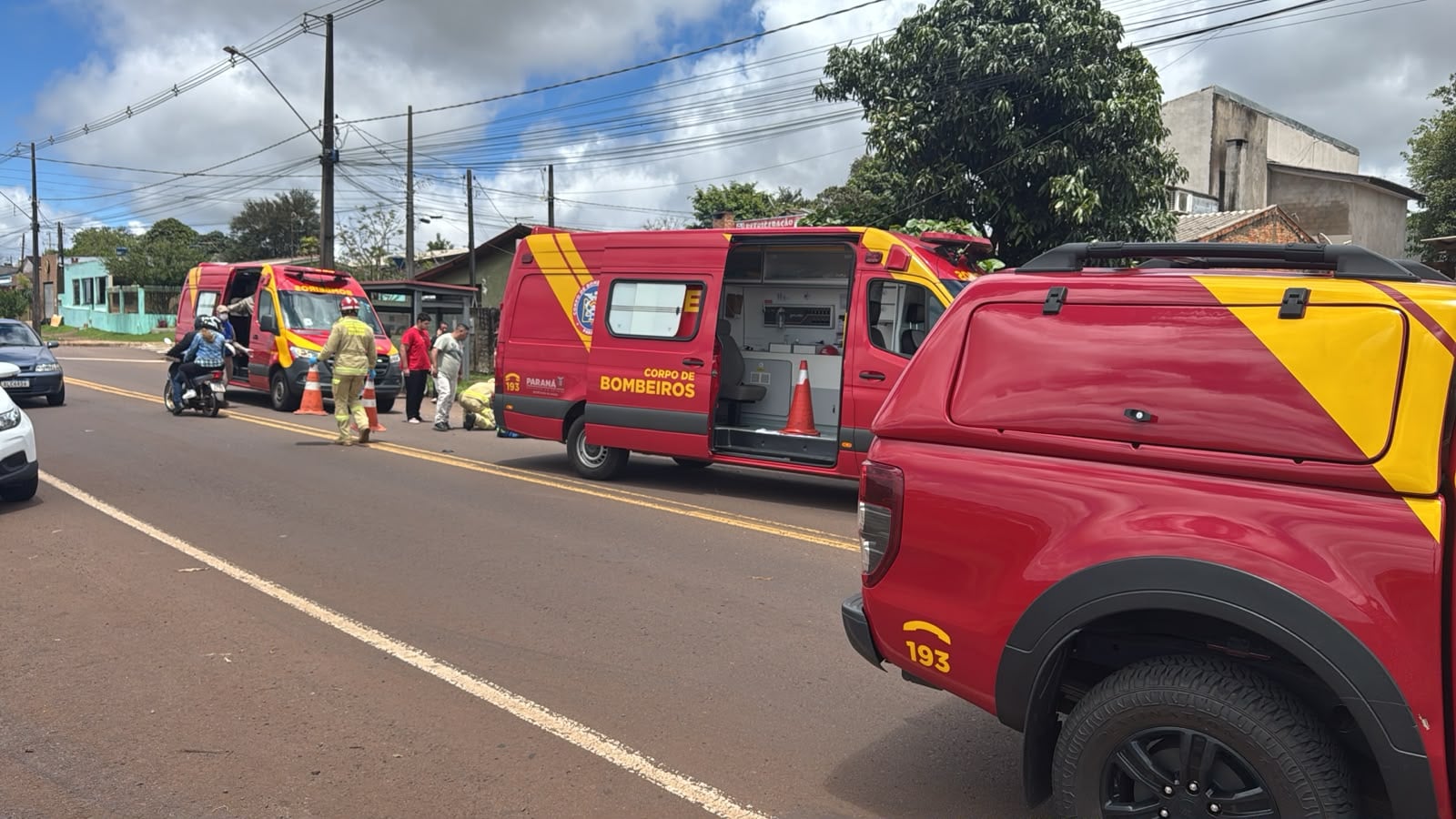 Acidente entre duas motos deixa quatro pessoas feridas no Jardim Clarito, em Cascavel