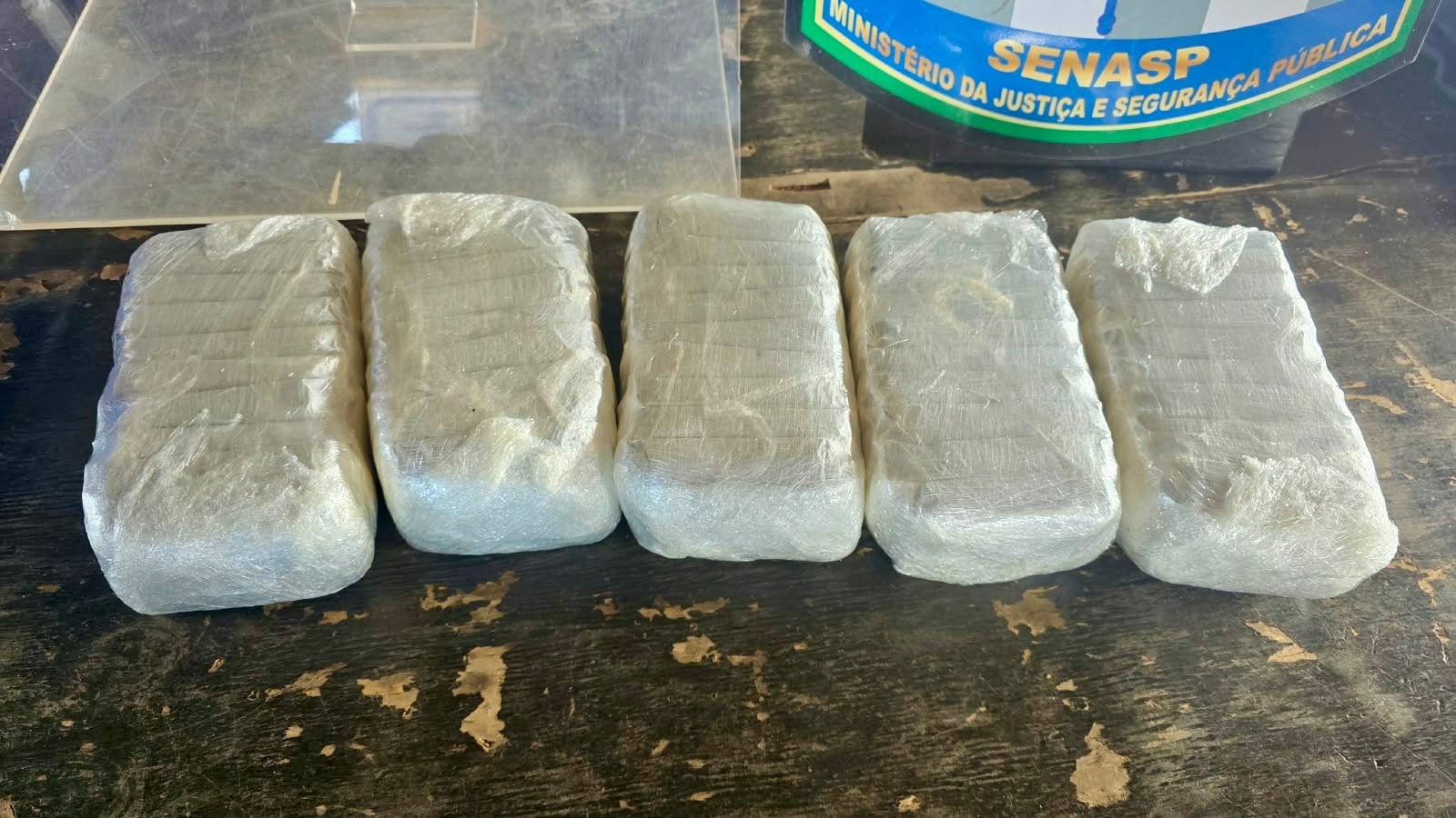 Motociclista paraguaio é flagrado com 5 kg de haxixe escondidos no capacete em Foz do Iguaçu