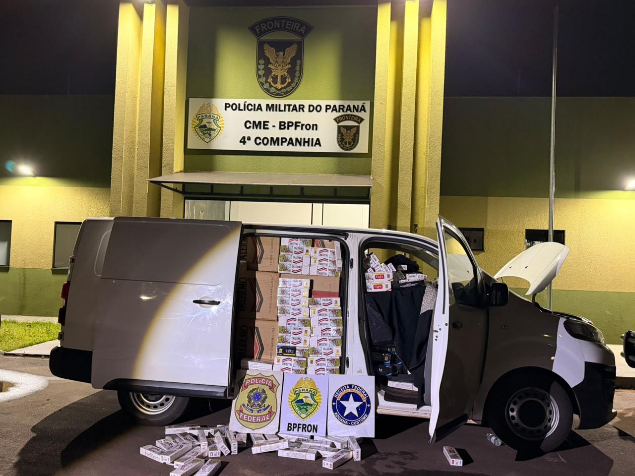 Motorista foge da polícia com van carregada de cigarros contrabandeados e acaba preso em Mariluz