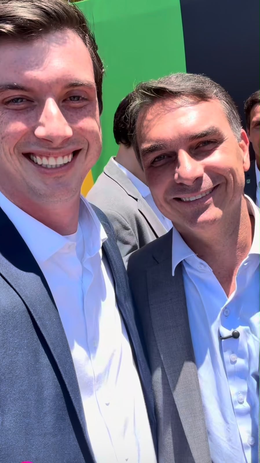 Mecabô encontra Flávio Bolsonaro em Brasília: “vamos te eleger”