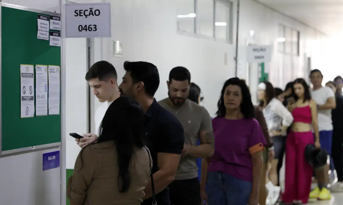 Eleições 2026: TSE orienta eleitores a conferir locais de votação antes do segundo turno