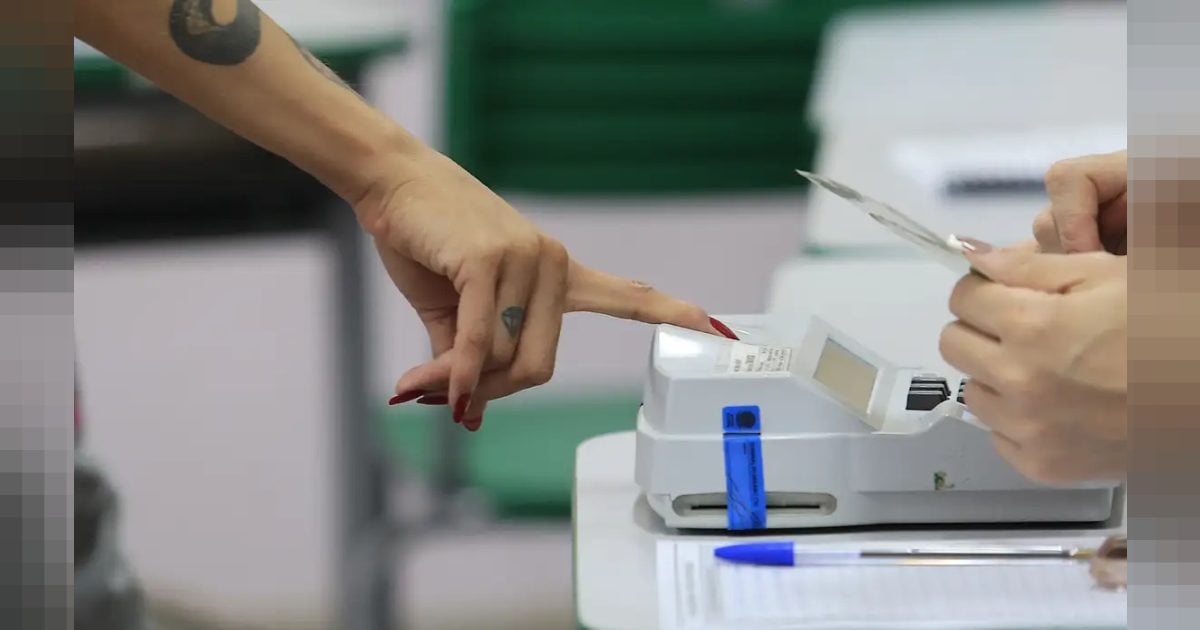Ministros do TSE se reúnem a portas fechadas após decisão de Zanin
